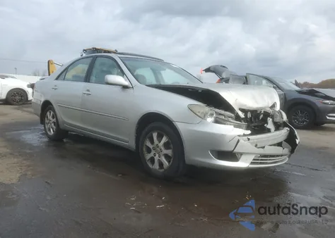 2006 Toyota Camry Le z USA, uszkodzony, nr VIN JTDBF30K660167482